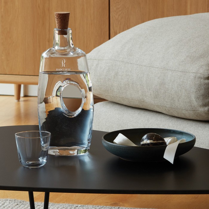 https://m.crystalplus.com/images/products/202312/extra/260371_Void%20Carafe%20with%20Cork%20Stopper,%2037oz.jpg